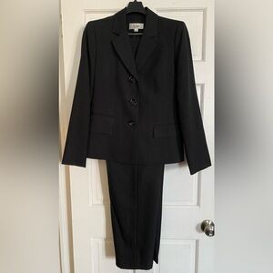 Le Suit Elegant Black Pinstripe Women’s Suit